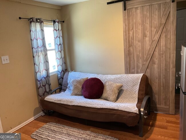 Building Photo - 6052 Pine St