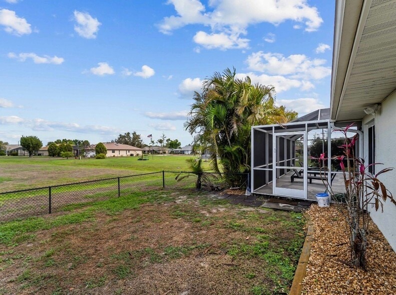 Building Photo - 1535 Ultramarine Ln