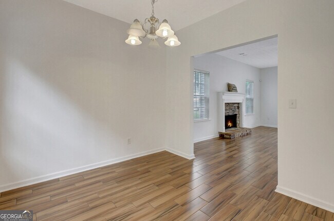 Building Photo - 77 Crescent St