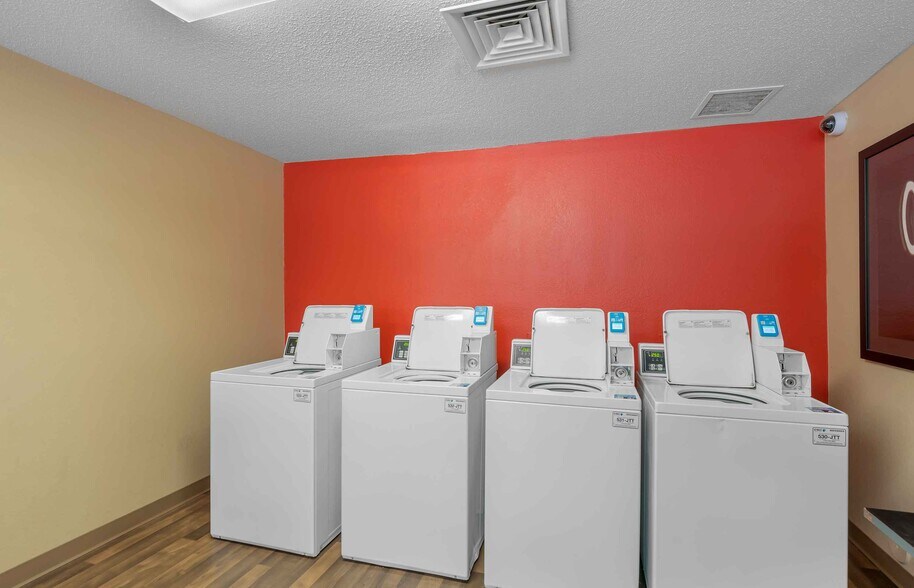 Building Photo - Furnished Studio-Virginia Beach - Independence Blvd.