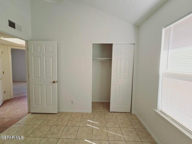 Building Photo - 7219 Oval Rock Dr