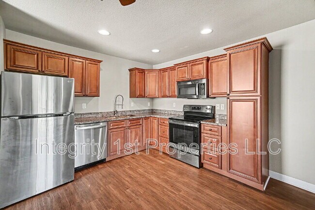 Building Photo - 10510 Clubhouse Dr