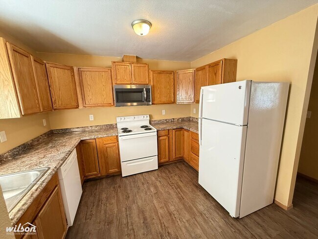 Building Photo - Beautiful 3 Bedroom Home in Tieton with Fully Fenced Backyard