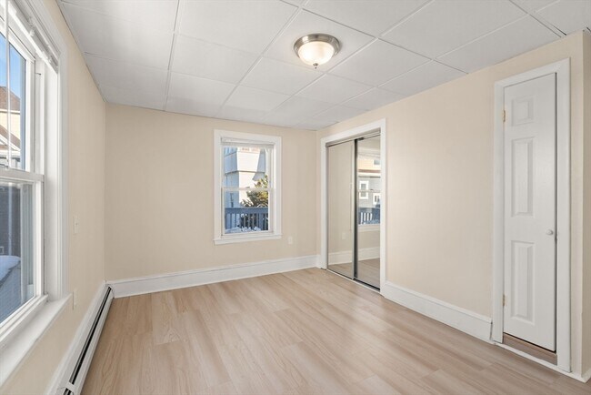 Building Photo - 374 Shirley St