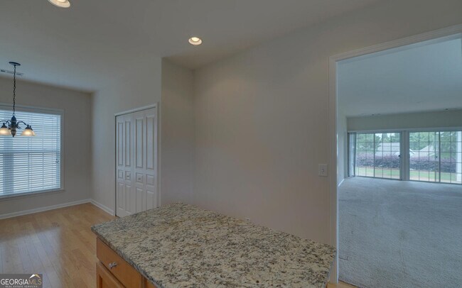 Building Photo - 6218 Azalea Way