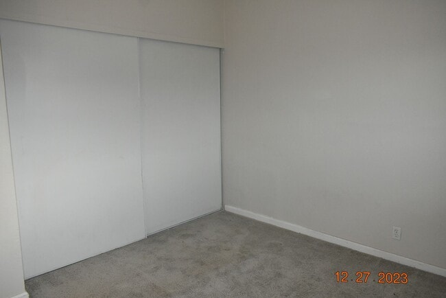 Building Photo - Modern Living in California City