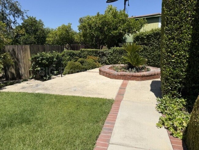 Building Photo - 3040 Orange Ave