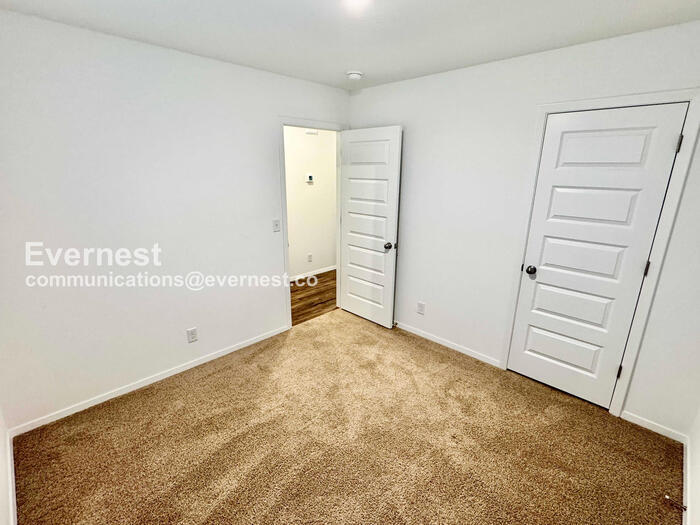 Building Photo - 707 N Dogwood Ave