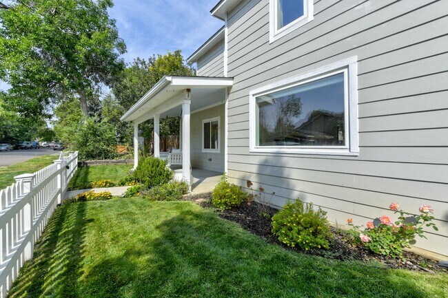 Building Photo - 303 E Chester St