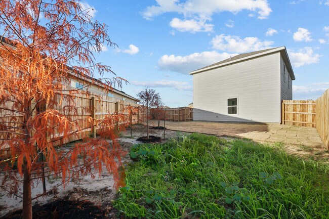 Building Photo - 910 Stricker Path