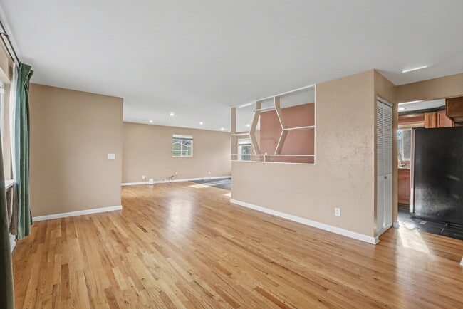 Building Photo - 8624 W Florida Ave