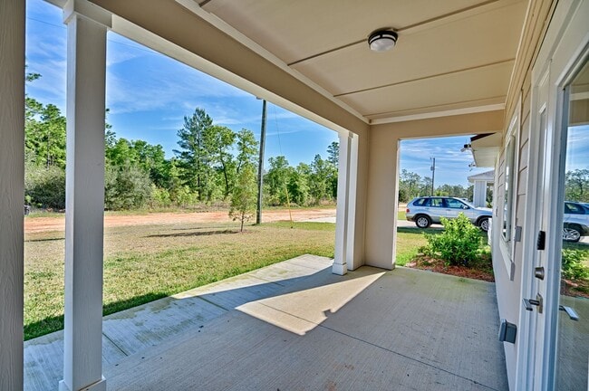 Building Photo - NEW HOME! 3/2  in Hawthorne