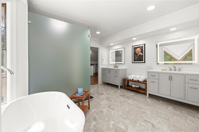 Building Photo - 459 Atlanta Country Club Dr