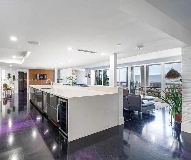 Building Photo - North Bayshore Drive, Miami, FL 33132 - 3 BR 2.5 BA condo