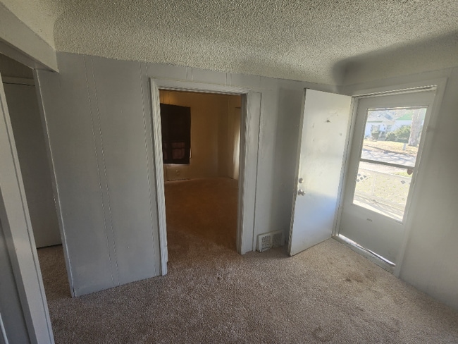 Building Photo - 5514 Granville Ave