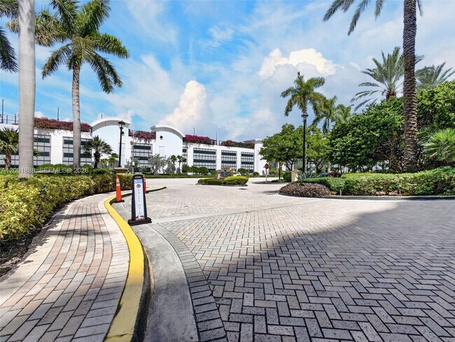 Building Photo - 2501 S Ocean Dr