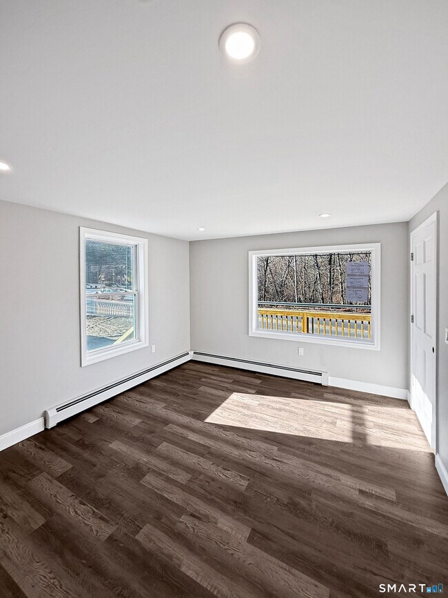 Building Photo - 4 River Rd