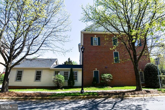 Building Photo - 301 Hillwood Ave