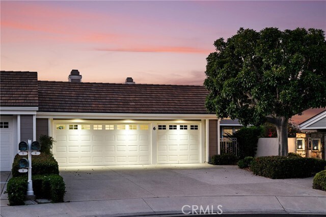 Building Photo - 6 Saros