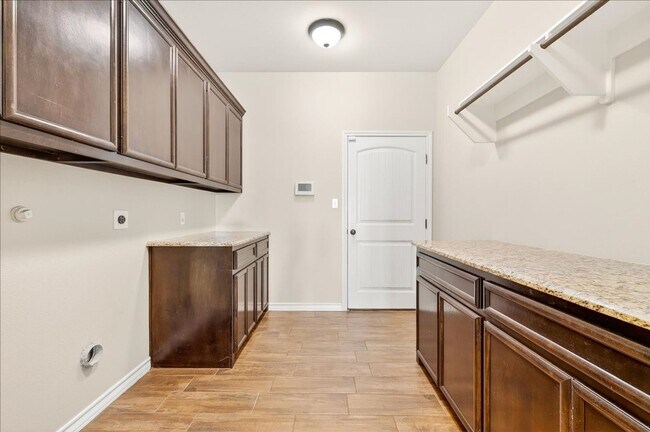 Building Photo - 2417 Badlands Dr