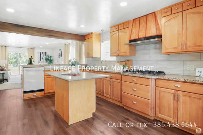 Building Photo - 4487 St Andrews Dr