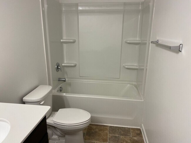 Building Photo - MOVE-IN READY!