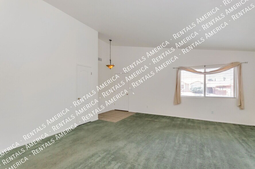 Building Photo - 894 N Sugar Maple Pl