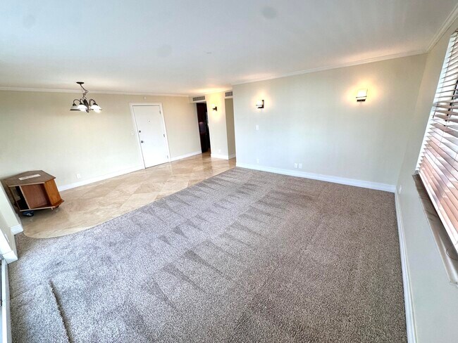 Building Photo - 1 Las Olas Cir