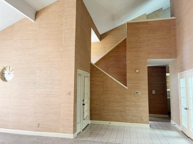 Building Photo - 10215 River Plantation Dr