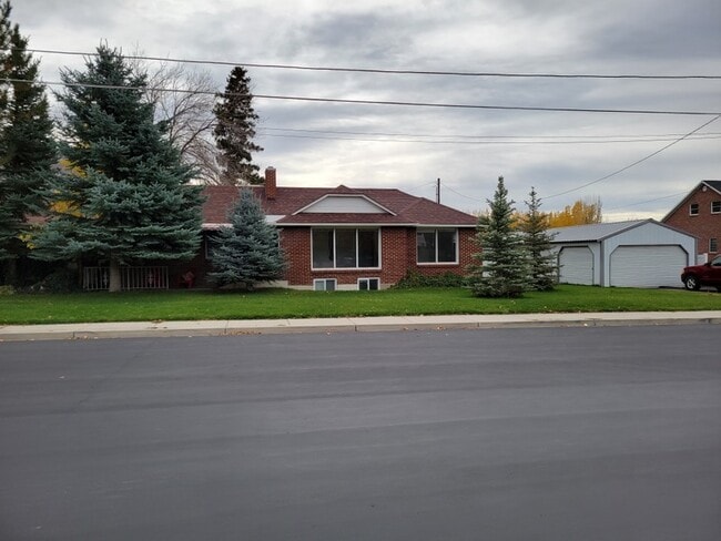 Building Photo - 395 N 600 E