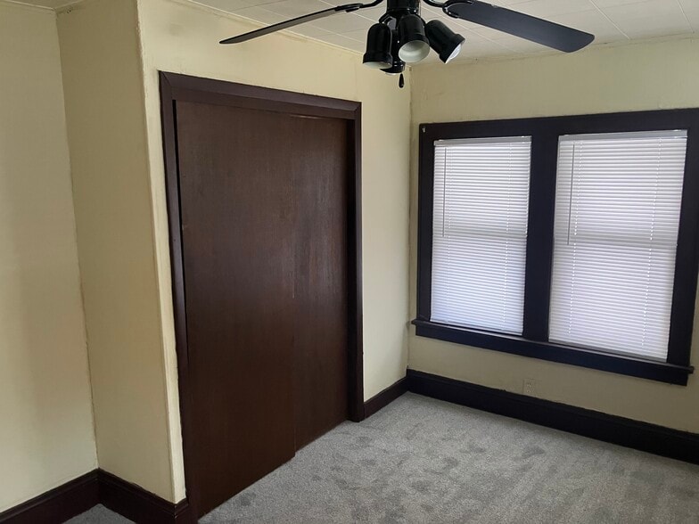 Building Photo - 114 N 79th St