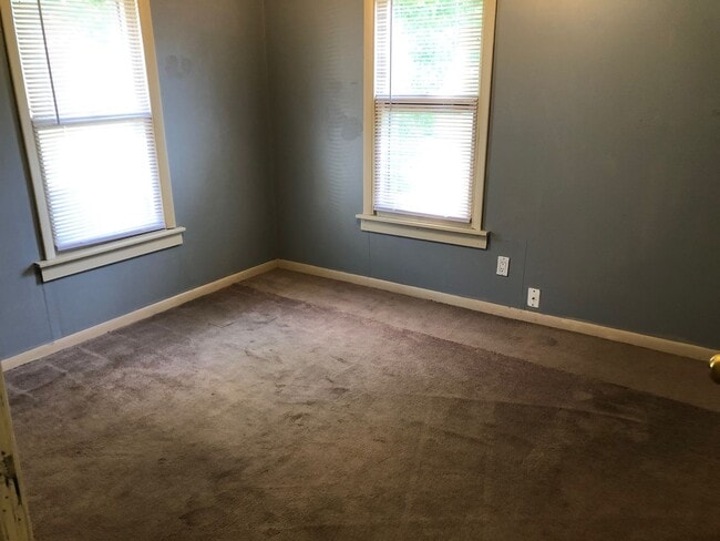 Building Photo - $595 - 1 bed 1 bath - Single Family Home