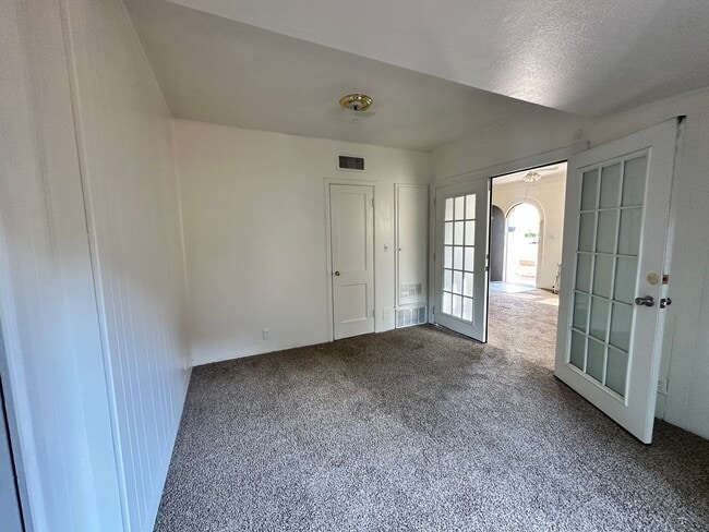 Building Photo - 2/1 In South Overton