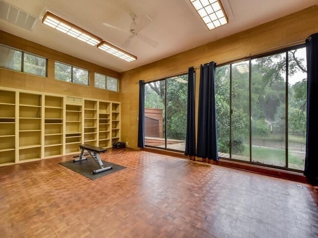 Building Photo - 800 Leonard St