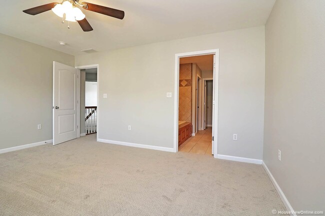 Building Photo - Larkspur Ct 2804/2806