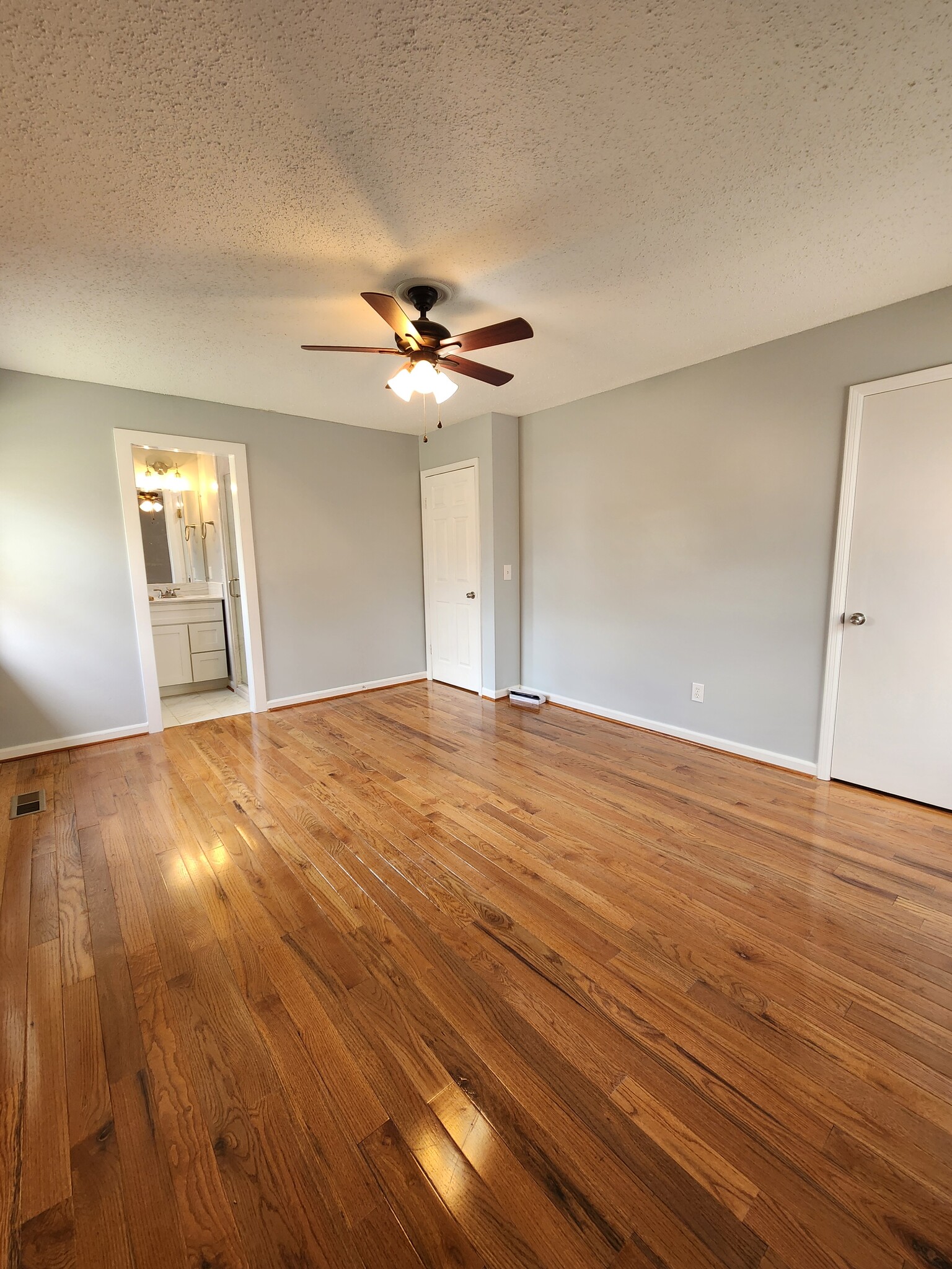 Master bedroom - 1230 Dunham Ln