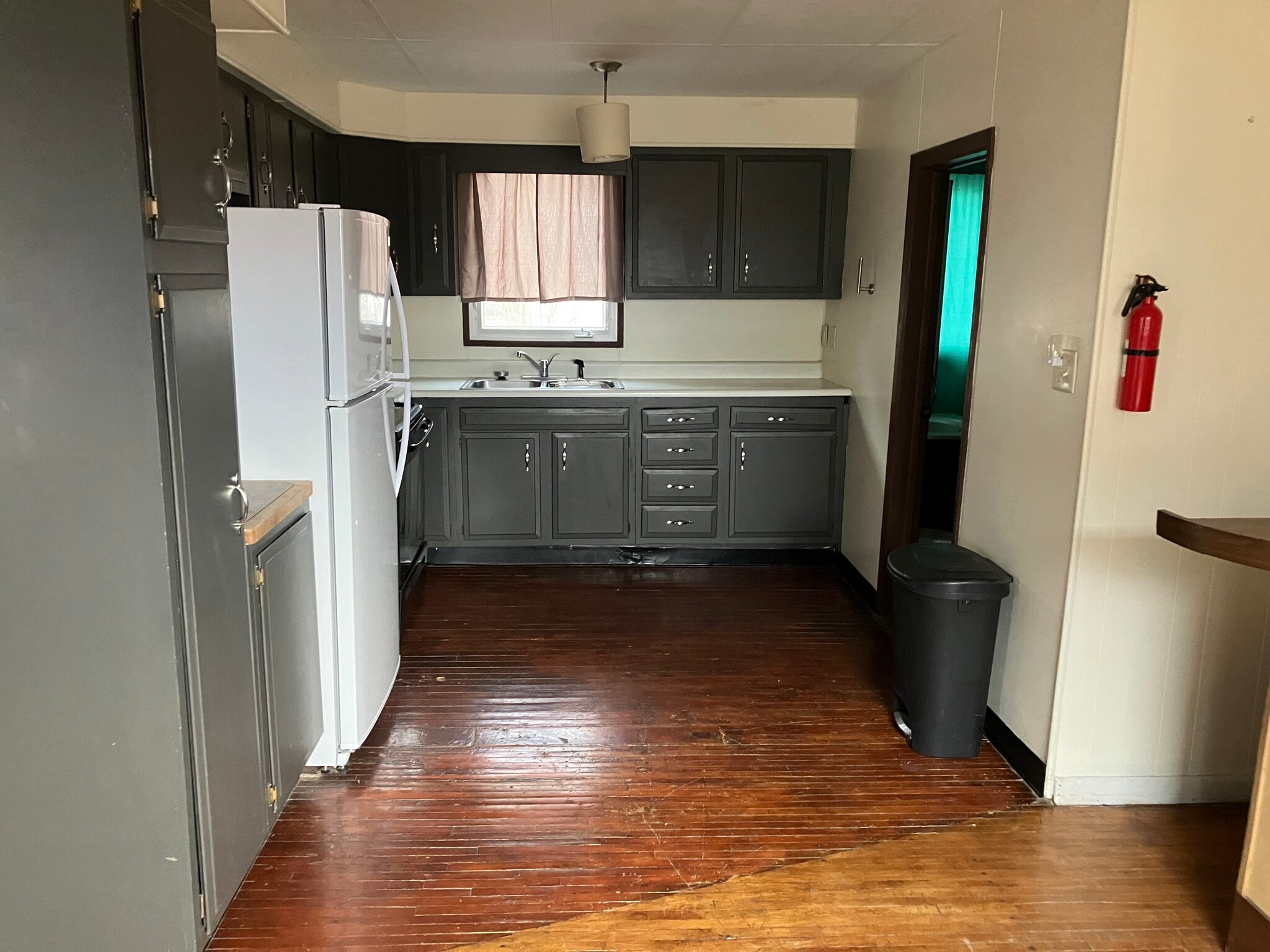 Building Photo - 517 11th Ave W