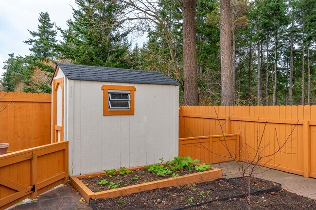 Building Photo - 3 Bedroom 2 Bathroom Home Near Fort Nugent Park!