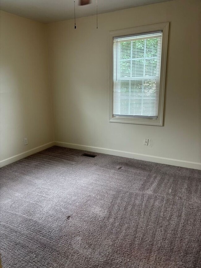 Building Photo - 1504 Converse Ave