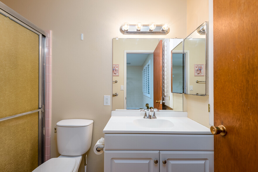 Master bath - 11402 N 110th Dr