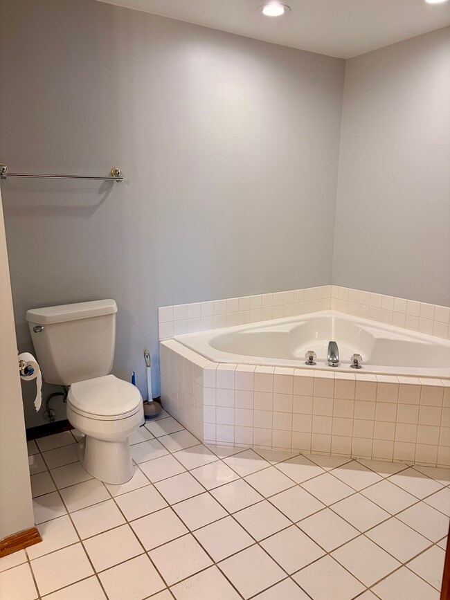 Building Photo - 10956 S 76th Ave