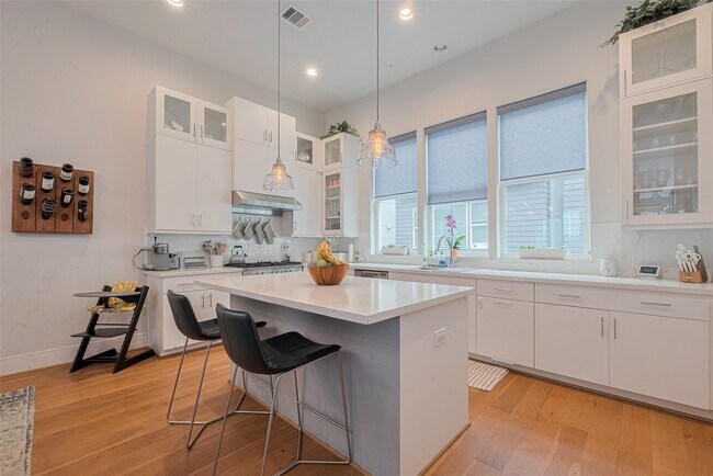 Building Photo - 2608 Rusk St