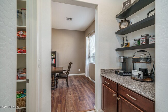 Building Photo - 14757 W Pasadena Ave