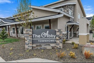 Building Photo - Boise 3 Bed 2.5 Bath 2 Car Garage Townhome AVAILABLE NOW!  $500 RENT CREDIT AT MOVE IN!