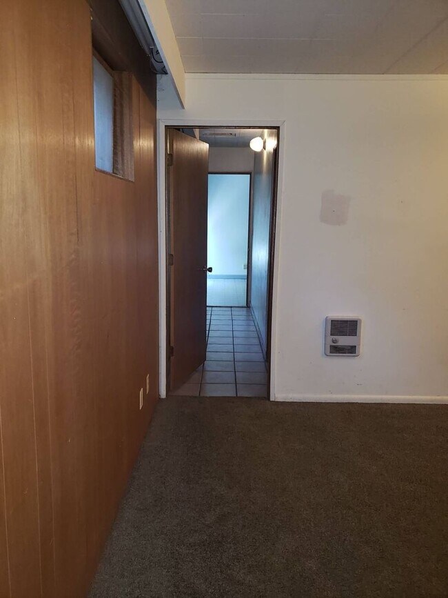 Building Photo - 1065 NE Duncan Ln