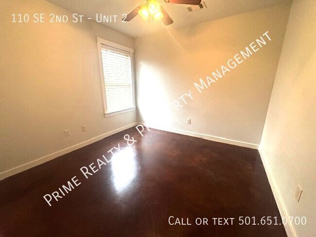 Building Photo - 110 SE 2nd St