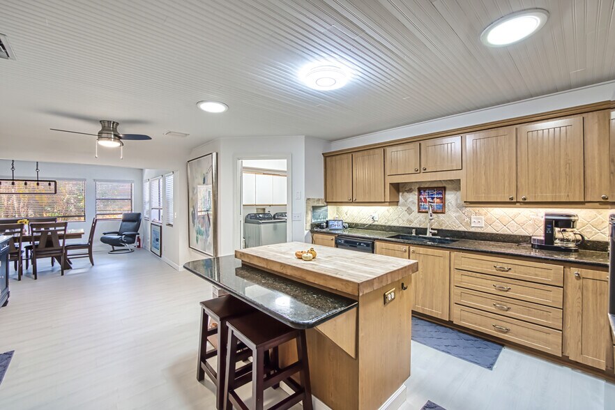Building Photo - 2490 Outrigger Ln