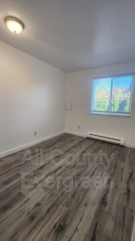 Building Photo - 540 Burnett Ave S