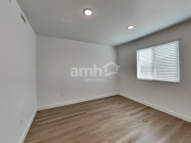 Building Photo - 12627 W Adair Dr