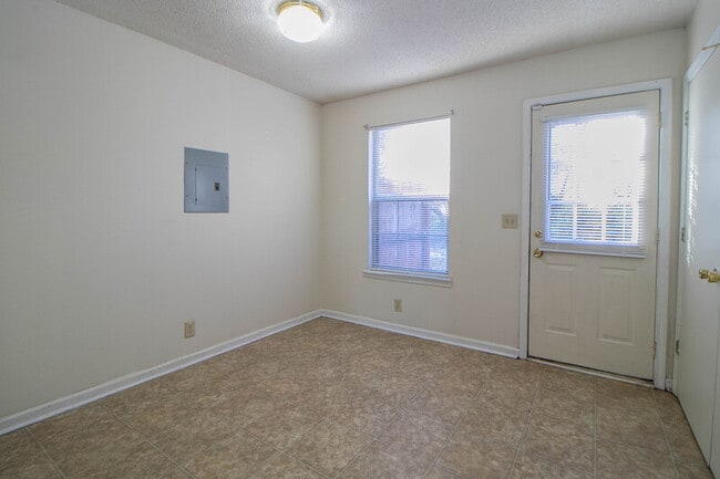 Building Photo - 108 Hickory Trace Rd